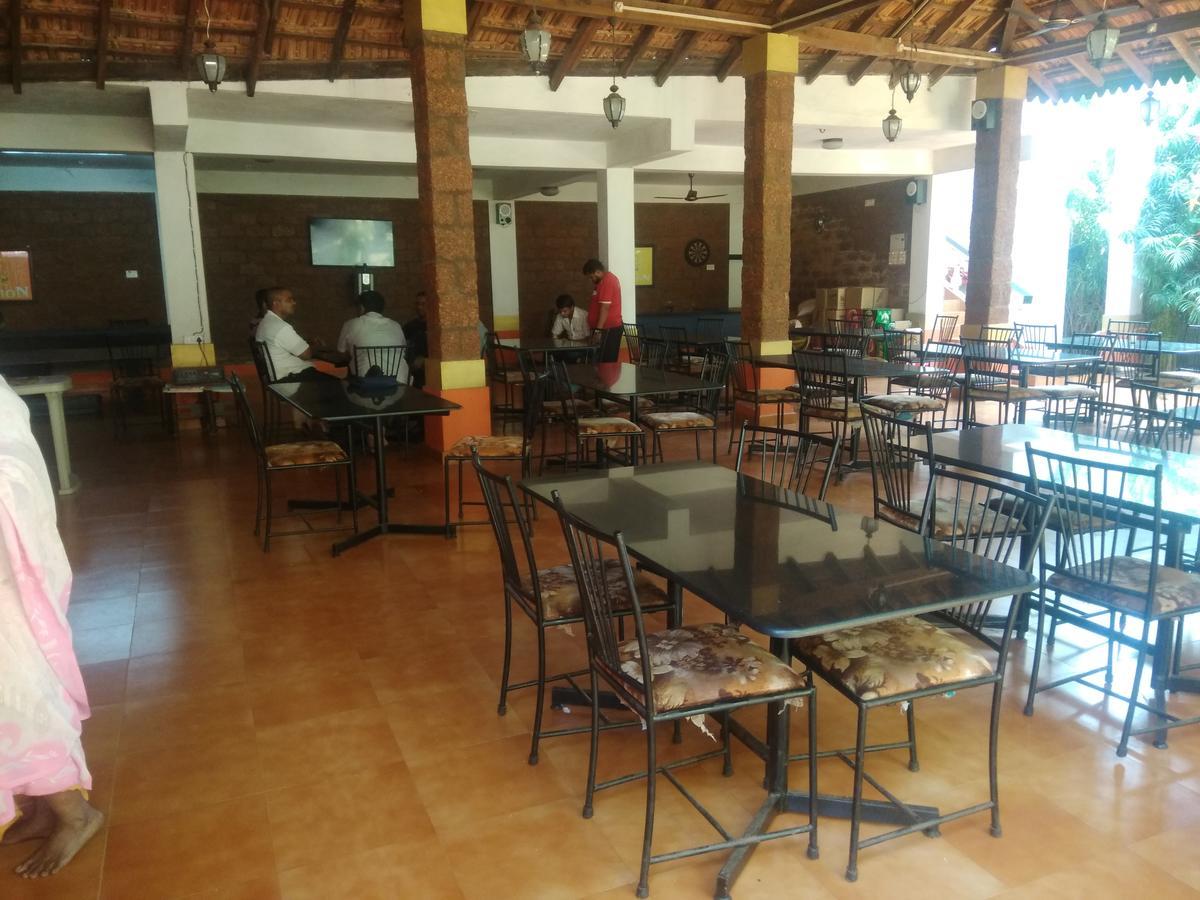 Red Lion Hotel Calangute Eksteriør billede